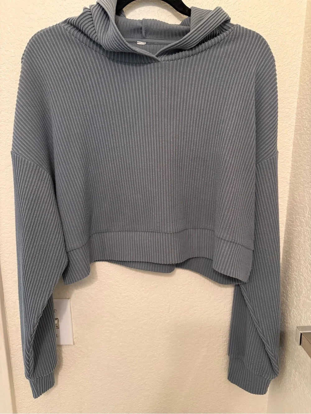 ALO Yoga Muse Cropped Ribbed Hooded Gray Sweater